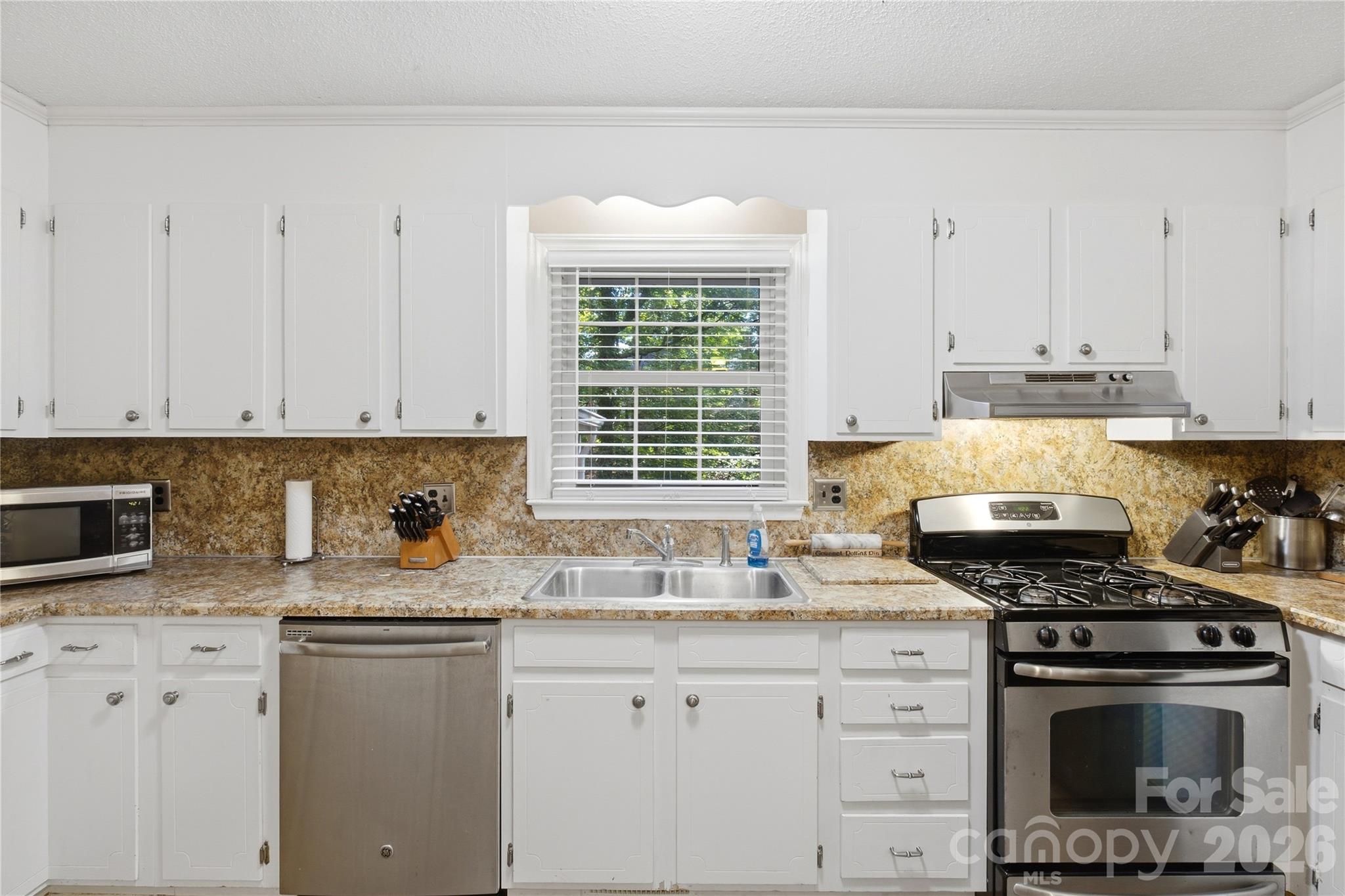 Single Family Residence at 2604 Shearer Drive, Statesville, photo 10 of 39