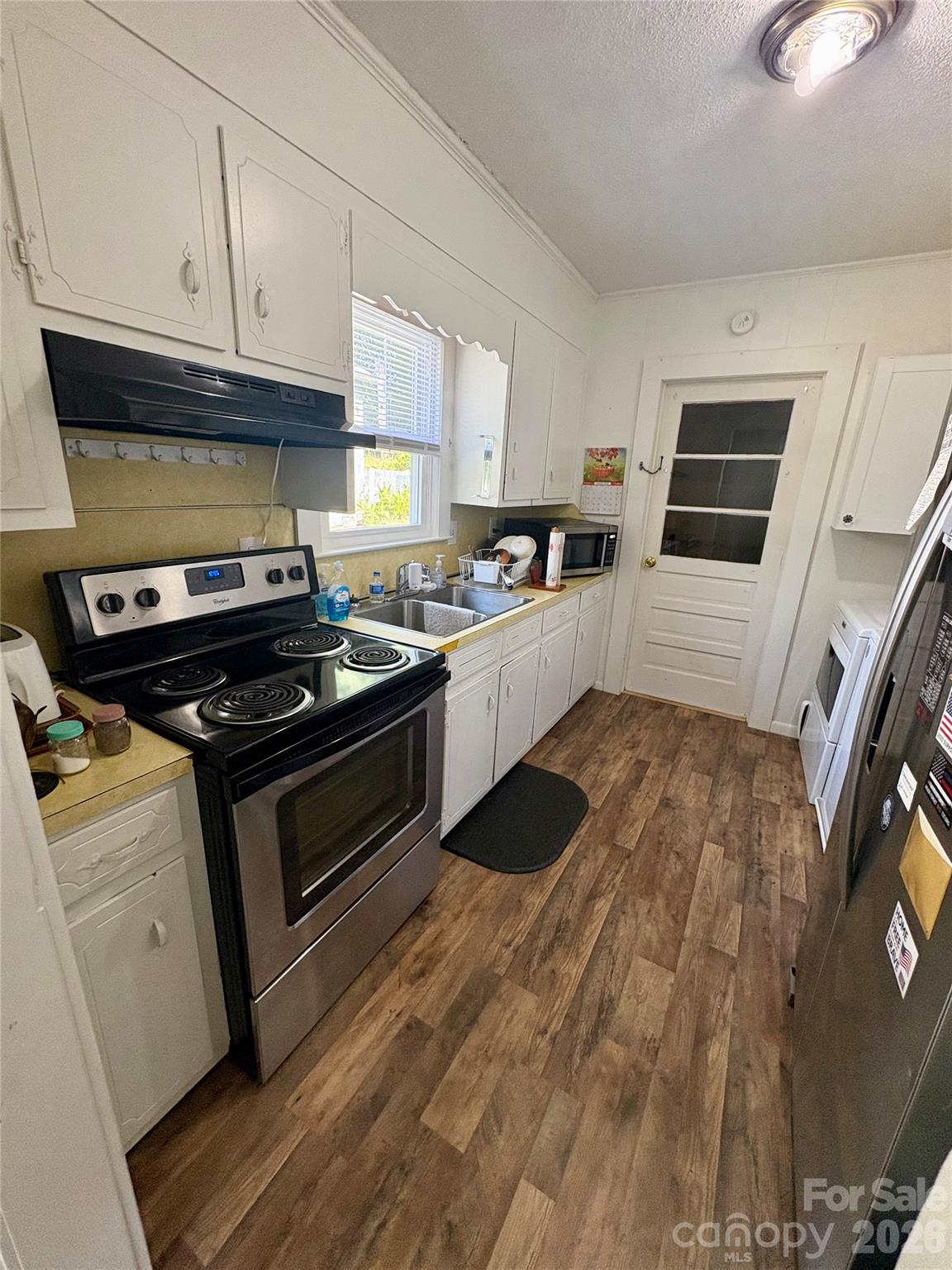 Single Family Residence at 228 Westbrook Street, Lenoir, photo 6 of 18