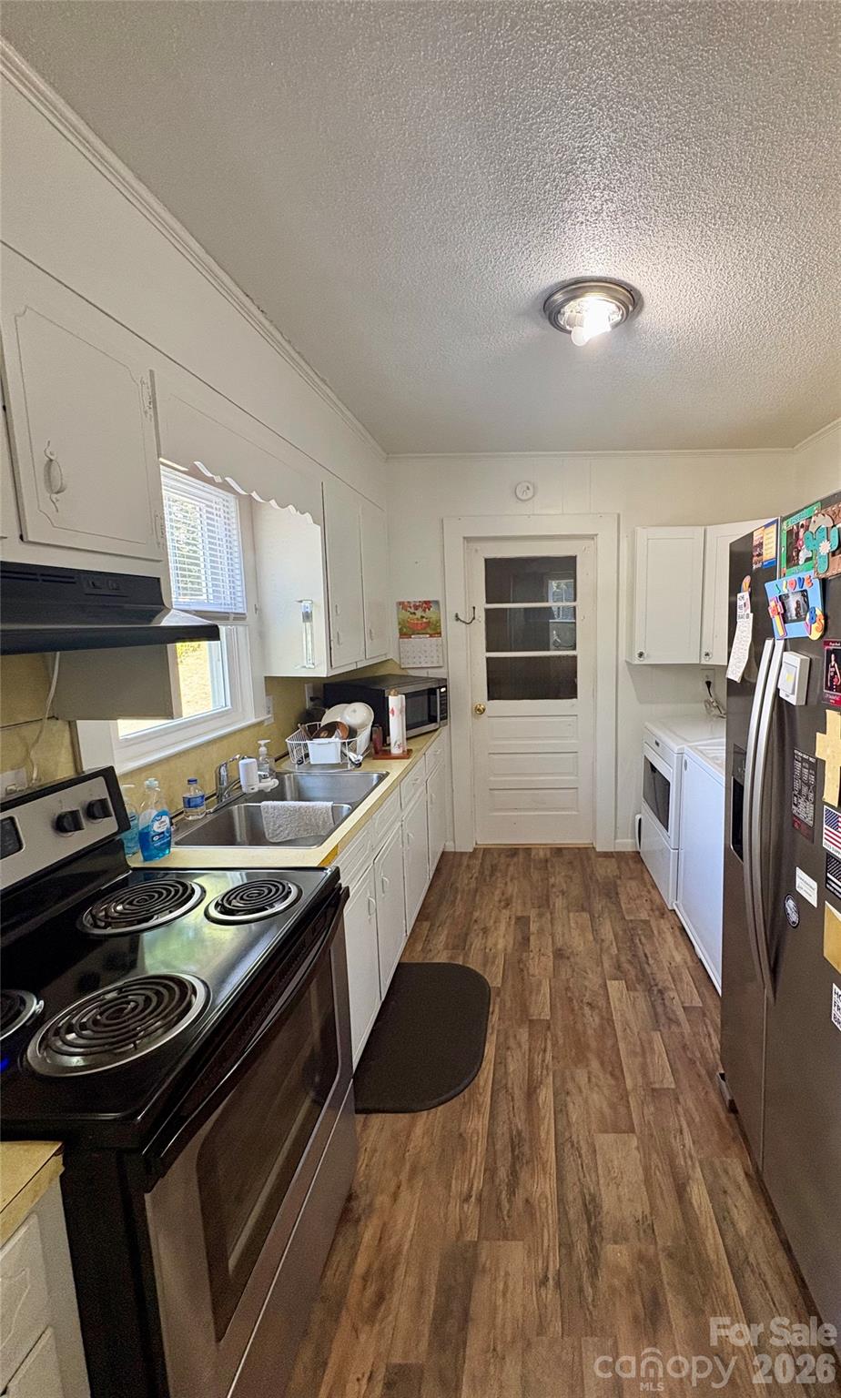 Single Family Residence at 228 Westbrook Street, Lenoir, photo 7 of 18