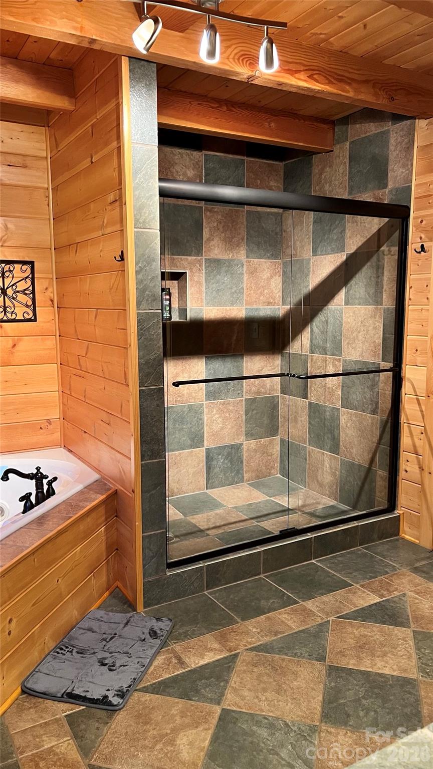 Main Level Shower & Tub - 1615 Barger Road, Salisbury