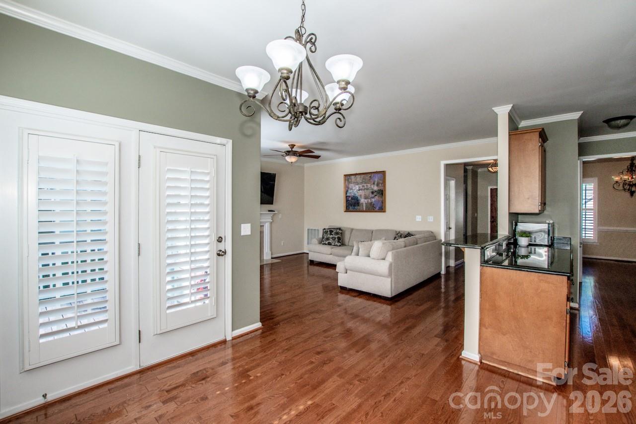 Single Family Residence at 16908 Hampton Crossing Drive, Huntersville, photo 10 of 36
