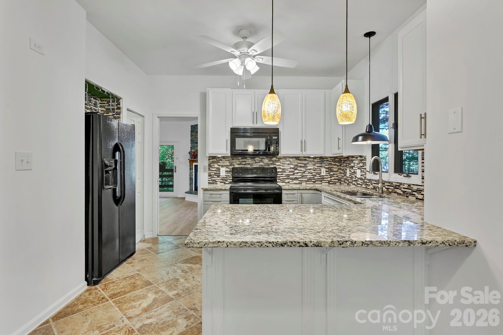 Condominium at 305 Piney Mountain Drive, Asheville, photo 6 of 18