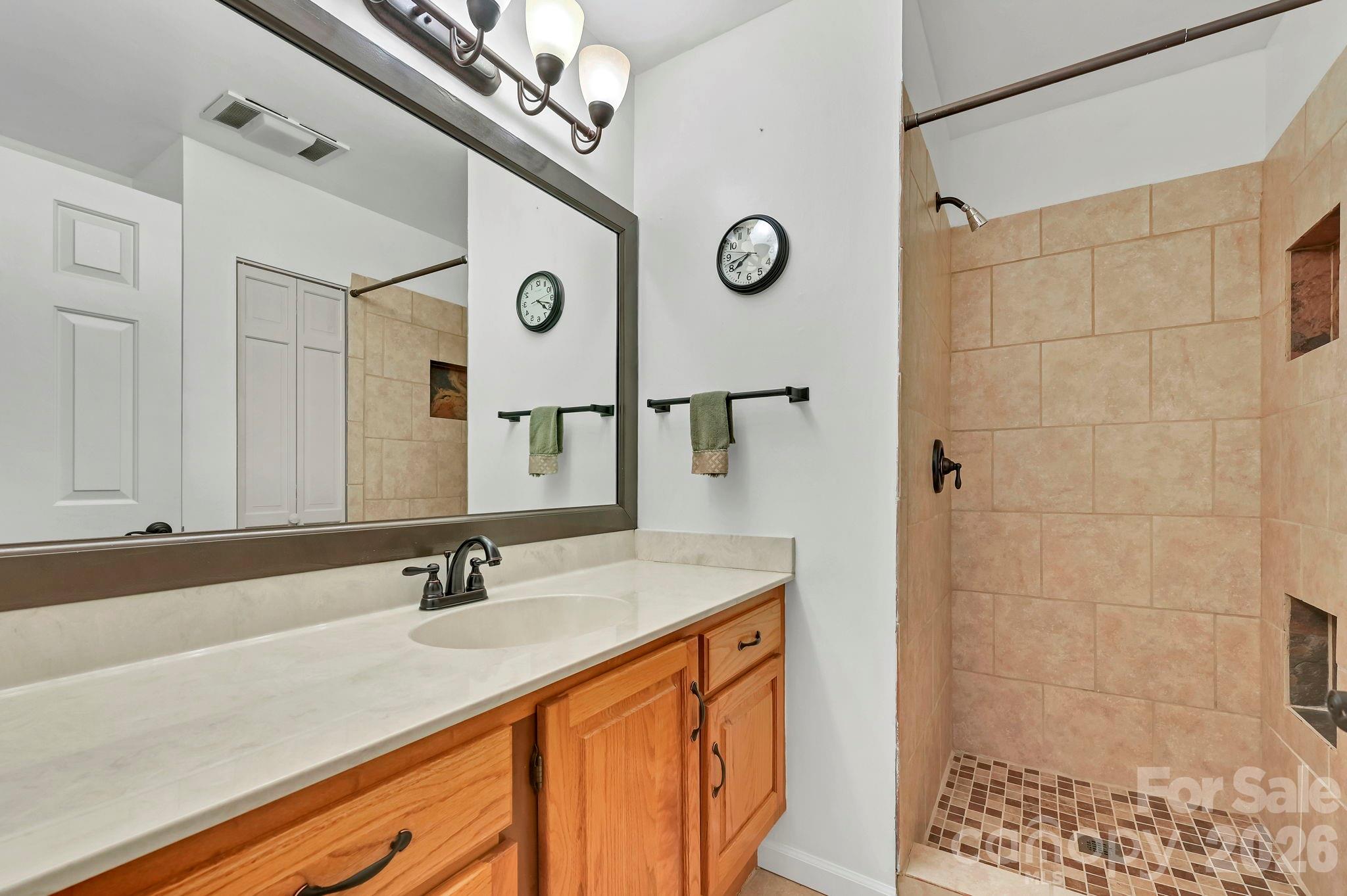 Condominium at 305 Piney Mountain Drive, Asheville, photo 8 of 18