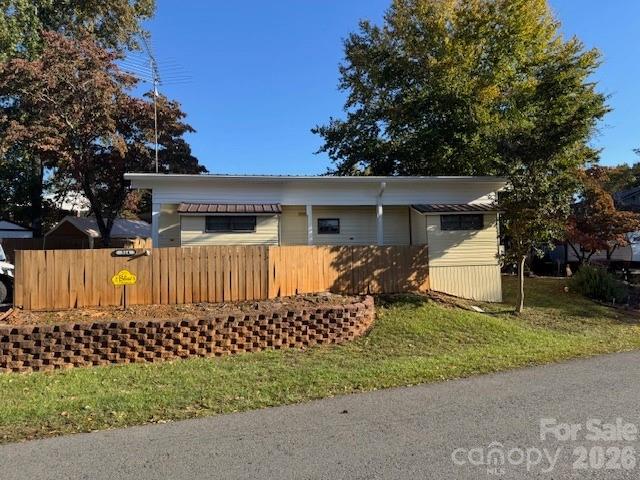 Single Family Residence at 314 Lake Tillery Trail, Mount Gilead, photo 2 of 18
