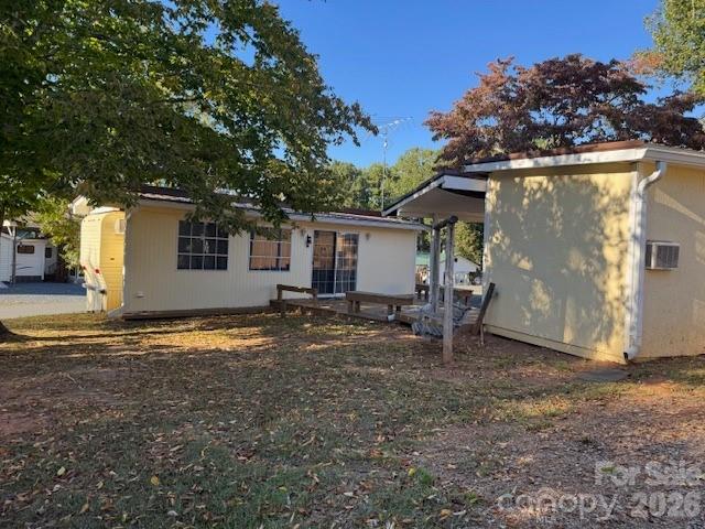 Single Family Residence at 314 Lake Tillery Trail, Mount Gilead, photo 4 of 18