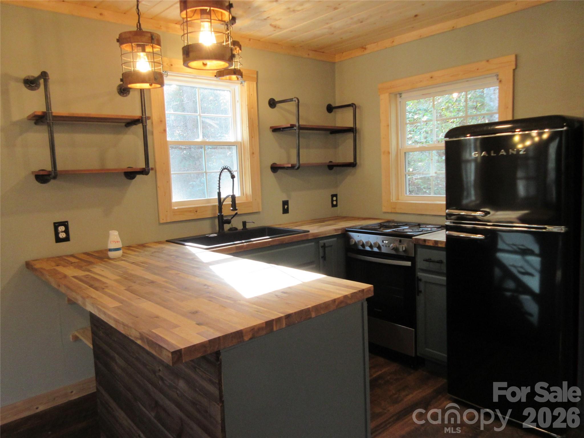 Single Family Residence at 30 Rainbow Lake Circle, Black Mountain, photo 7 of 15