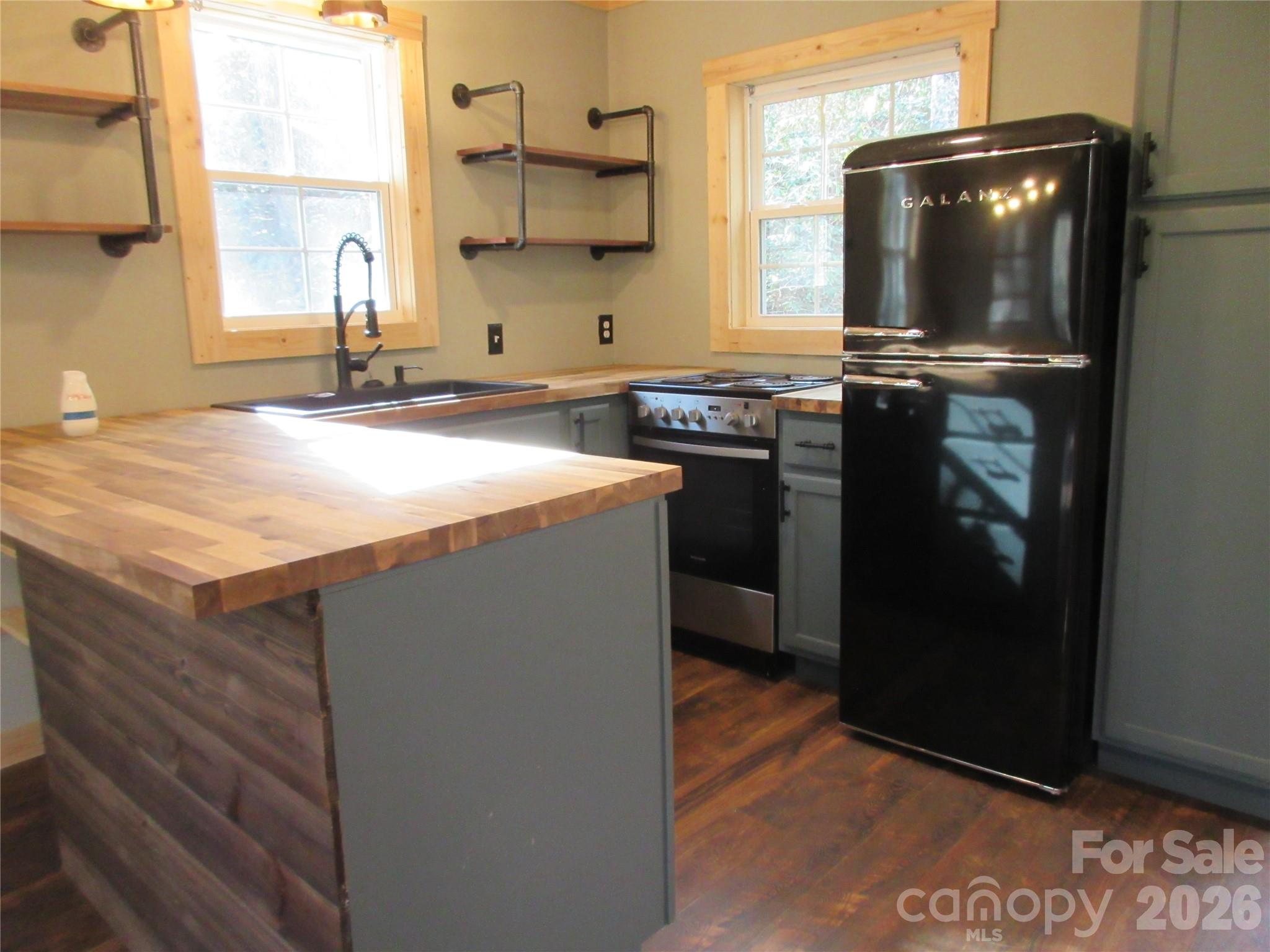 Single Family Residence at 30 Rainbow Lake Circle, Black Mountain, photo 8 of 15
