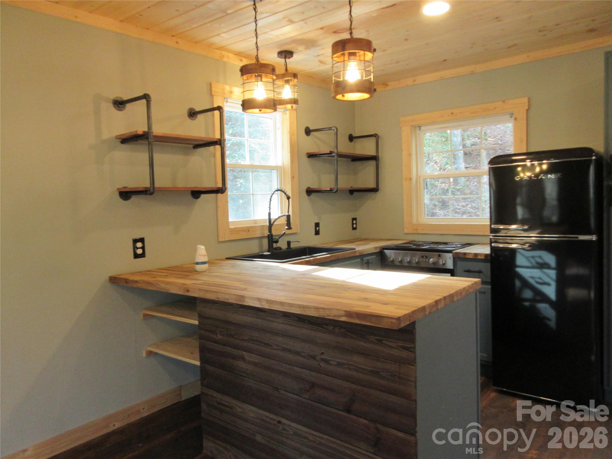 Single Family Residence at 30 Rainbow Lake Circle, Black Mountain, photo 11 of 15