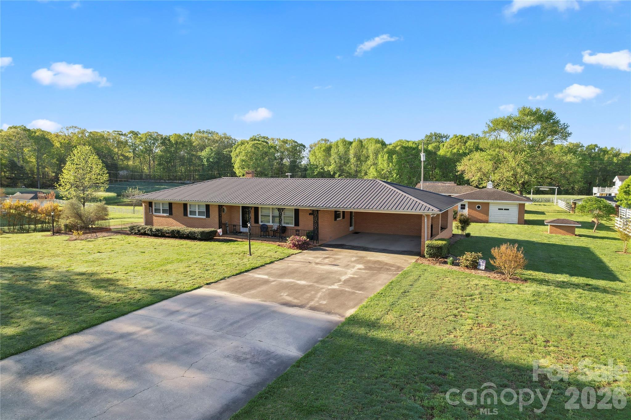 Front - 36984 B&C Carter Road, New London