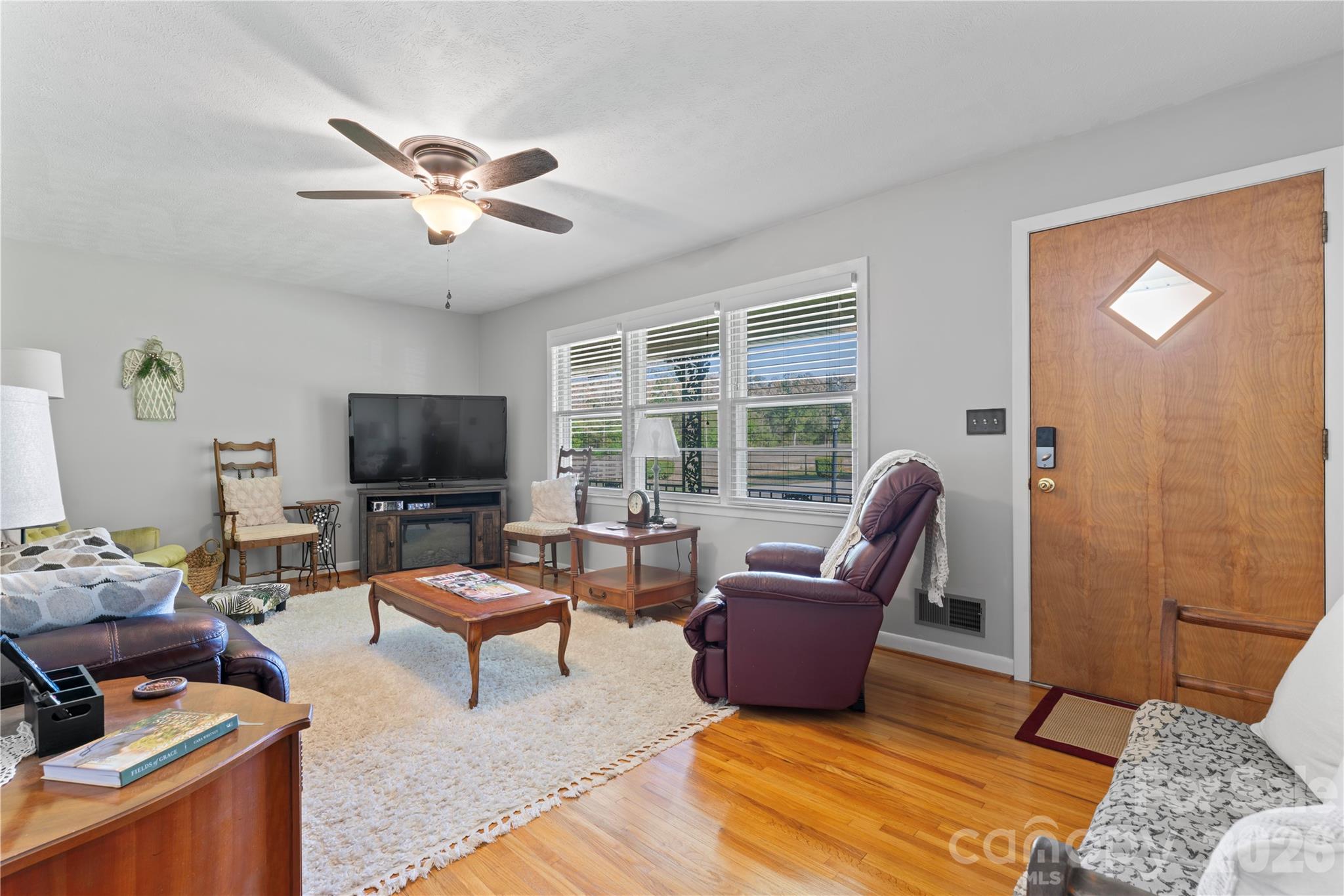Front living room - 36984 B&C Carter Road, New London