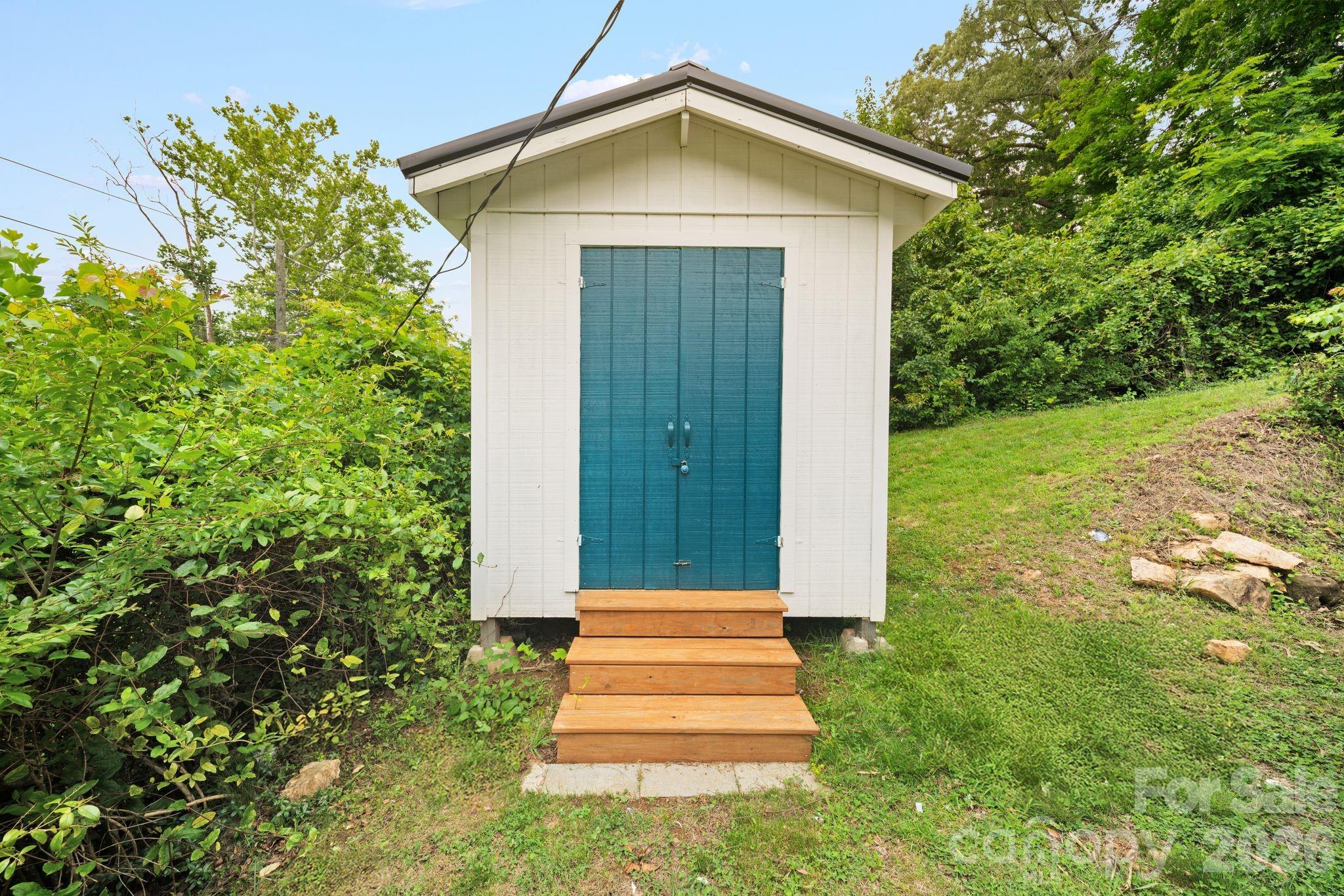 Single Family Residence at 2 Laban Lane, Asheville, photo 22 of 30