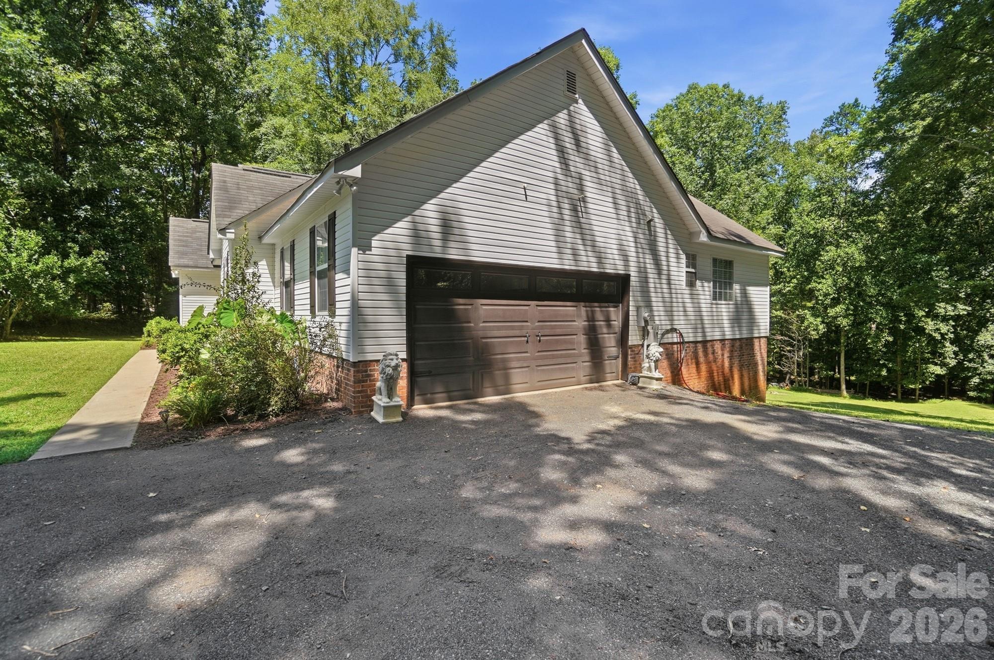 Single Family Residence at 7003 S Providence Road, Waxhaw, photo 6 of 48