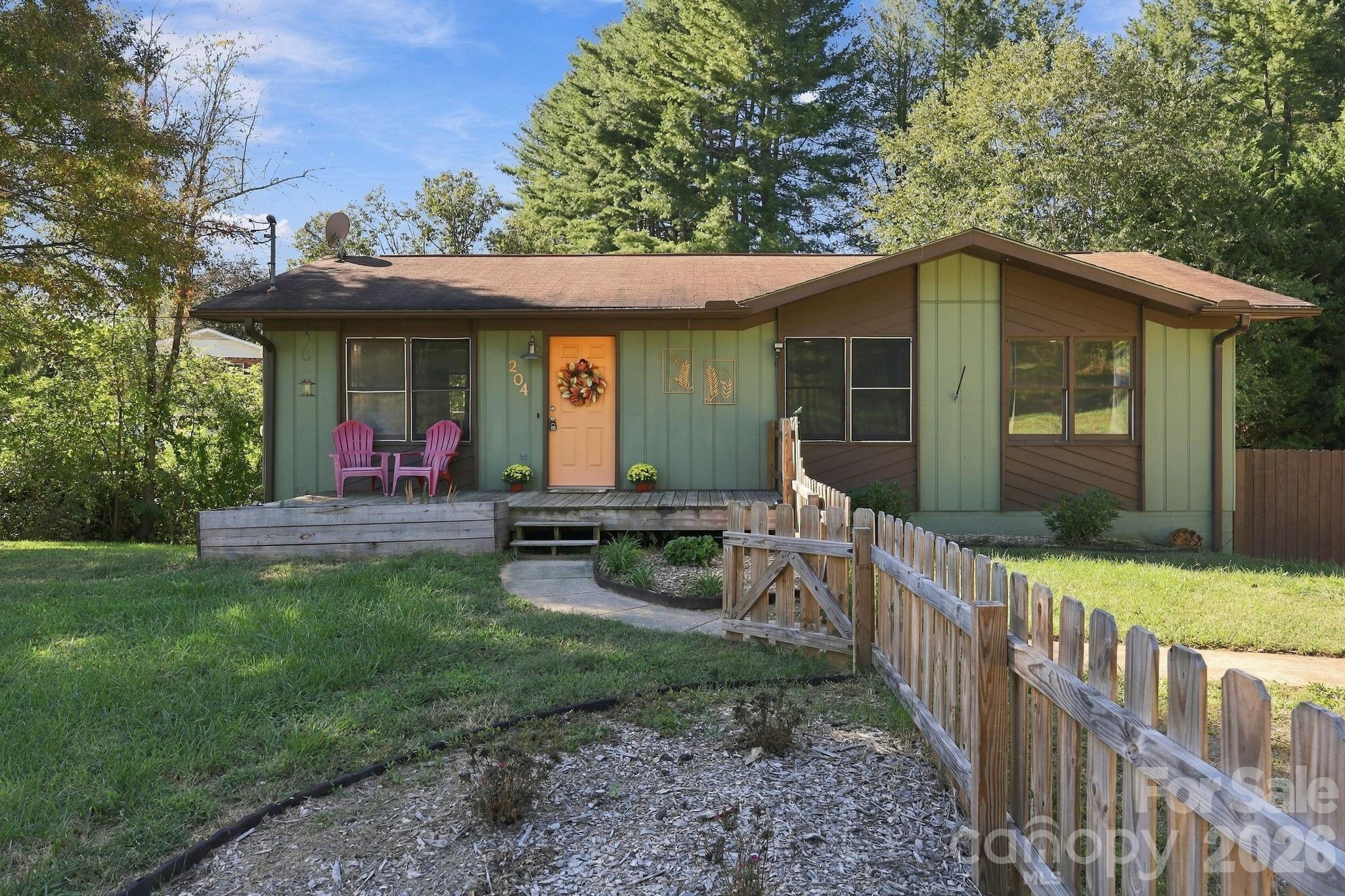 Single Family Residence at 204 Oakdale Road, Waynesville, photo 2 of 21