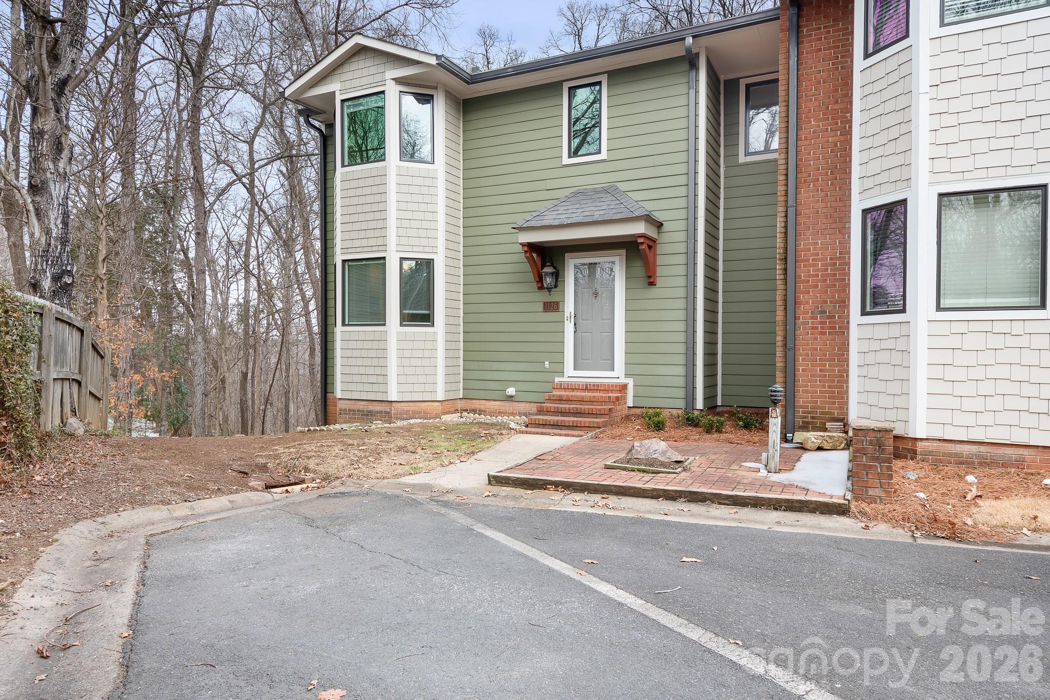 1126 Hanford Place NW