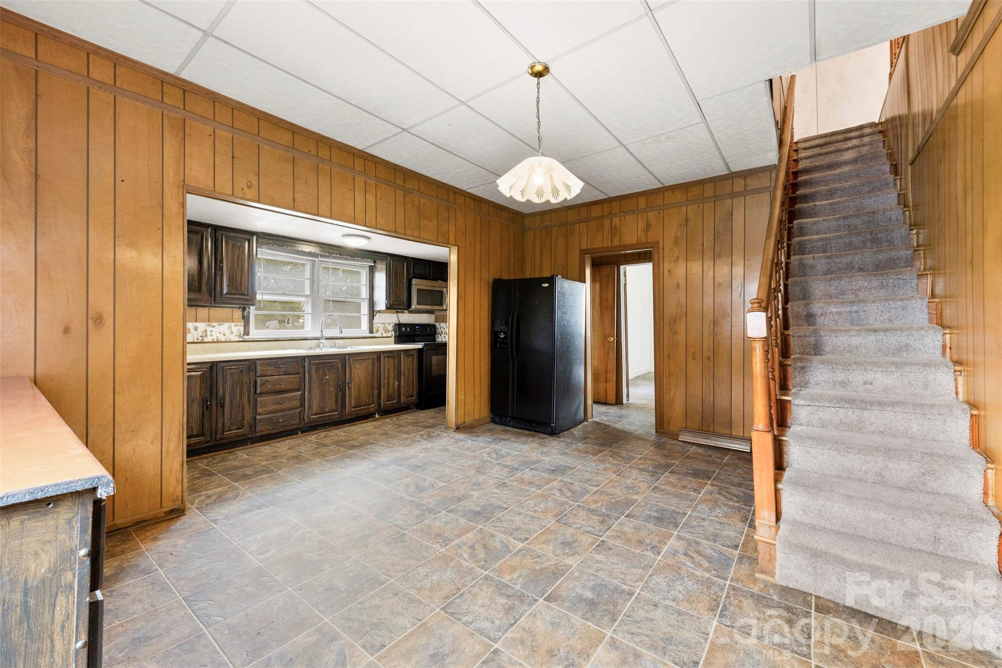 Single Family Residence at 217 S Highland Street, Gastonia, photo 6 of 31