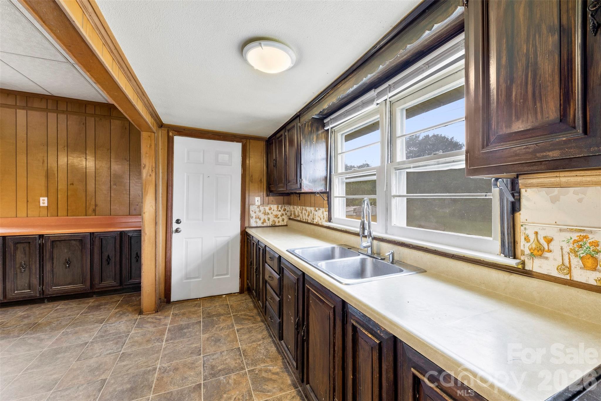 Single Family Residence at 217 S Highland Street, Gastonia, photo 10 of 31
