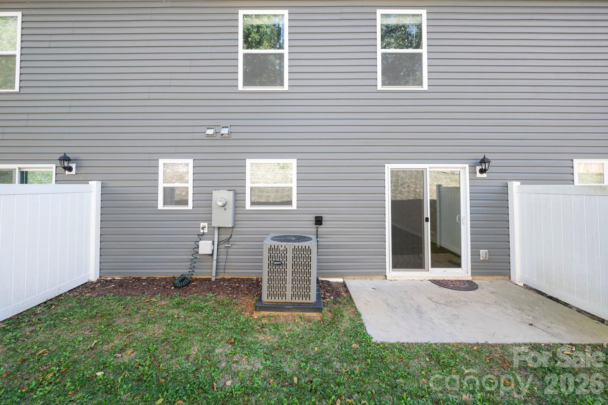 Privacy Panels on Either Side of Patio - 15 Virginia Commons Drive, Arden