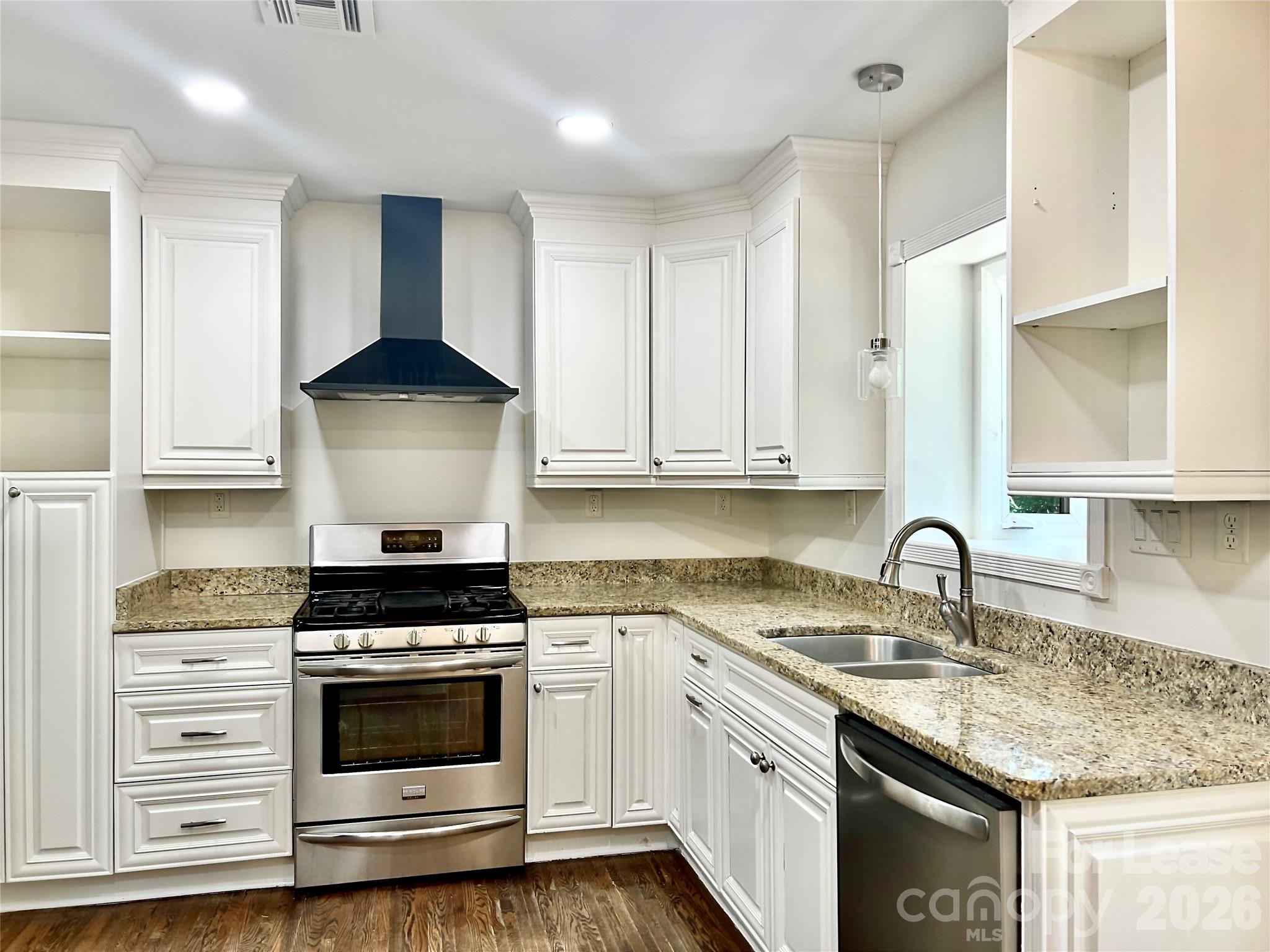 Single Family Residence at 2200 Fair Forest Drive, Matthews, photo 2 of 24
