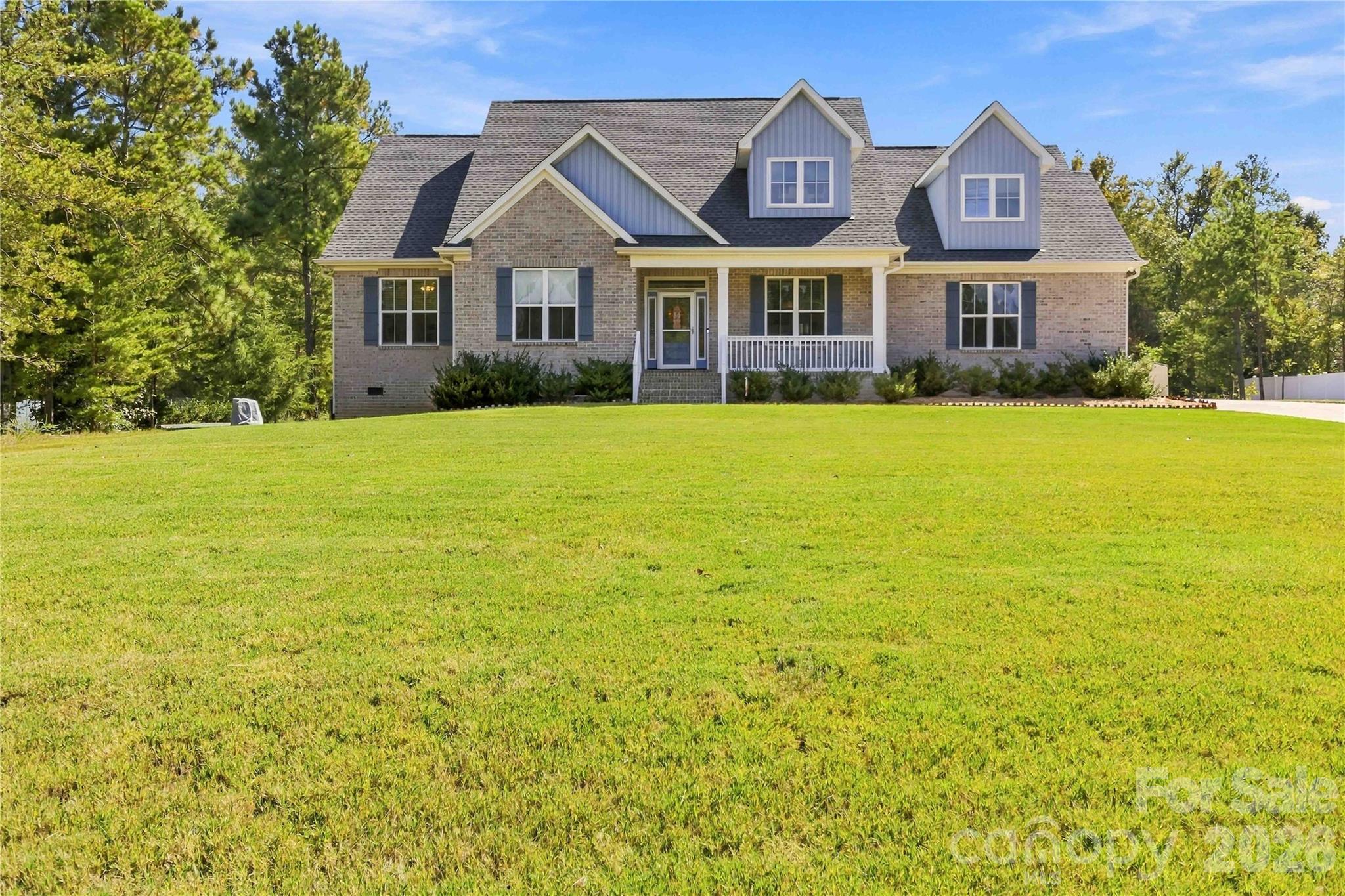 Single Family Residence at 418 Kingsburry Road, Clover, photo 2 of 42