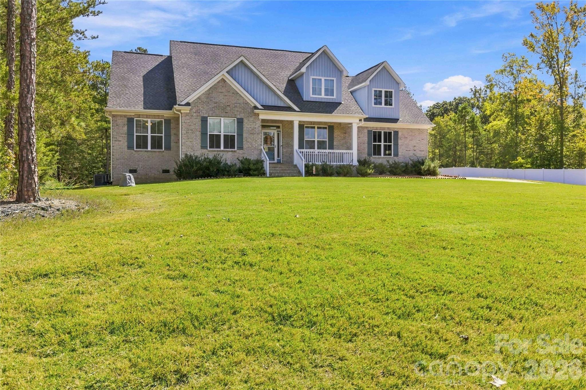 Single Family Residence at 418 Kingsburry Road, Clover, photo 3 of 42