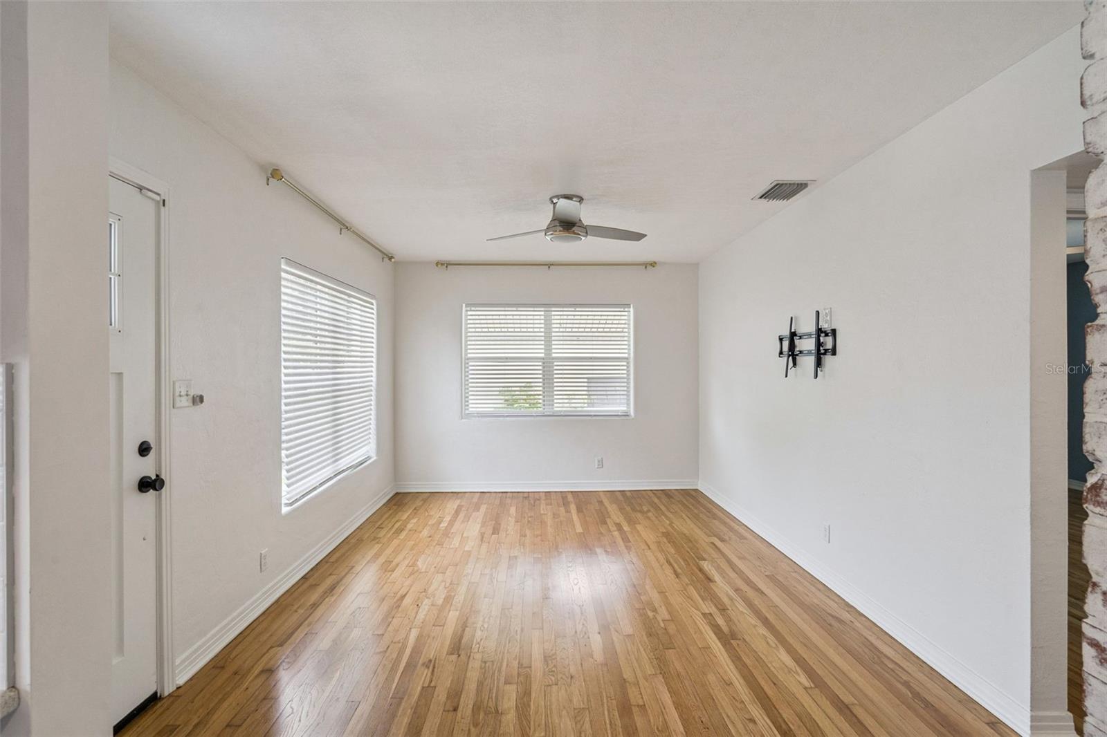 Single Family Residence at 2808 E PINE ST, ORLANDO, photo 5 of 25