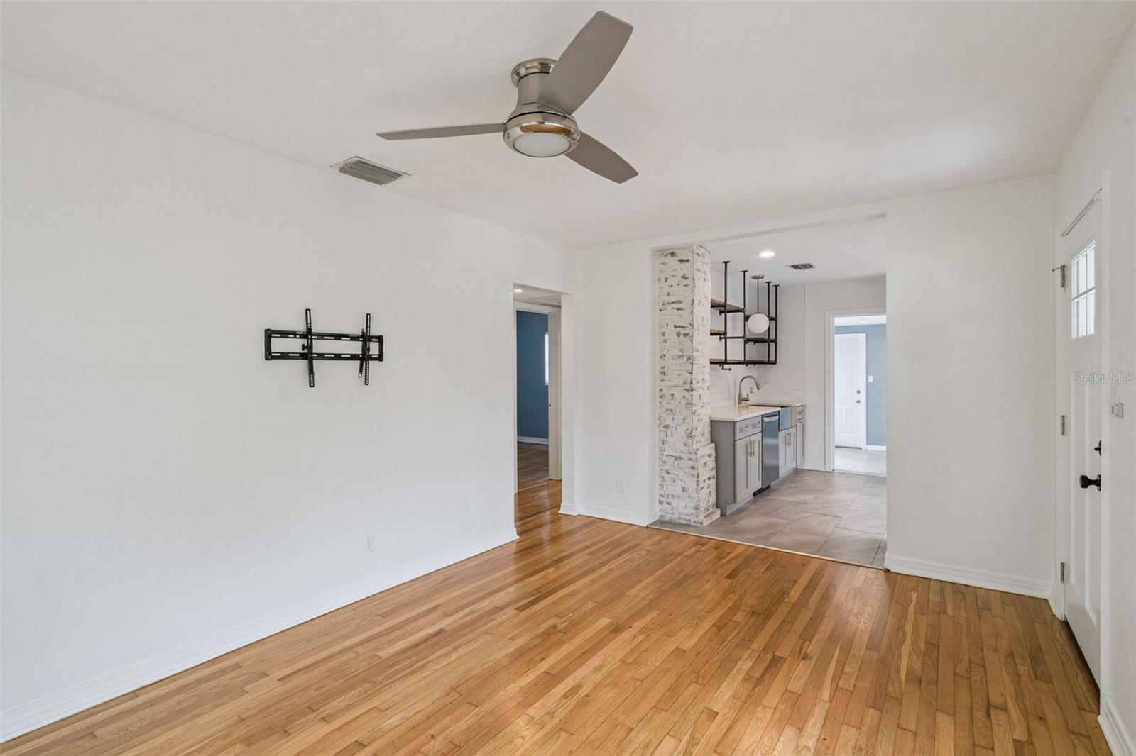 Single Family Residence at 2808 E PINE ST, ORLANDO, photo 6 of 25