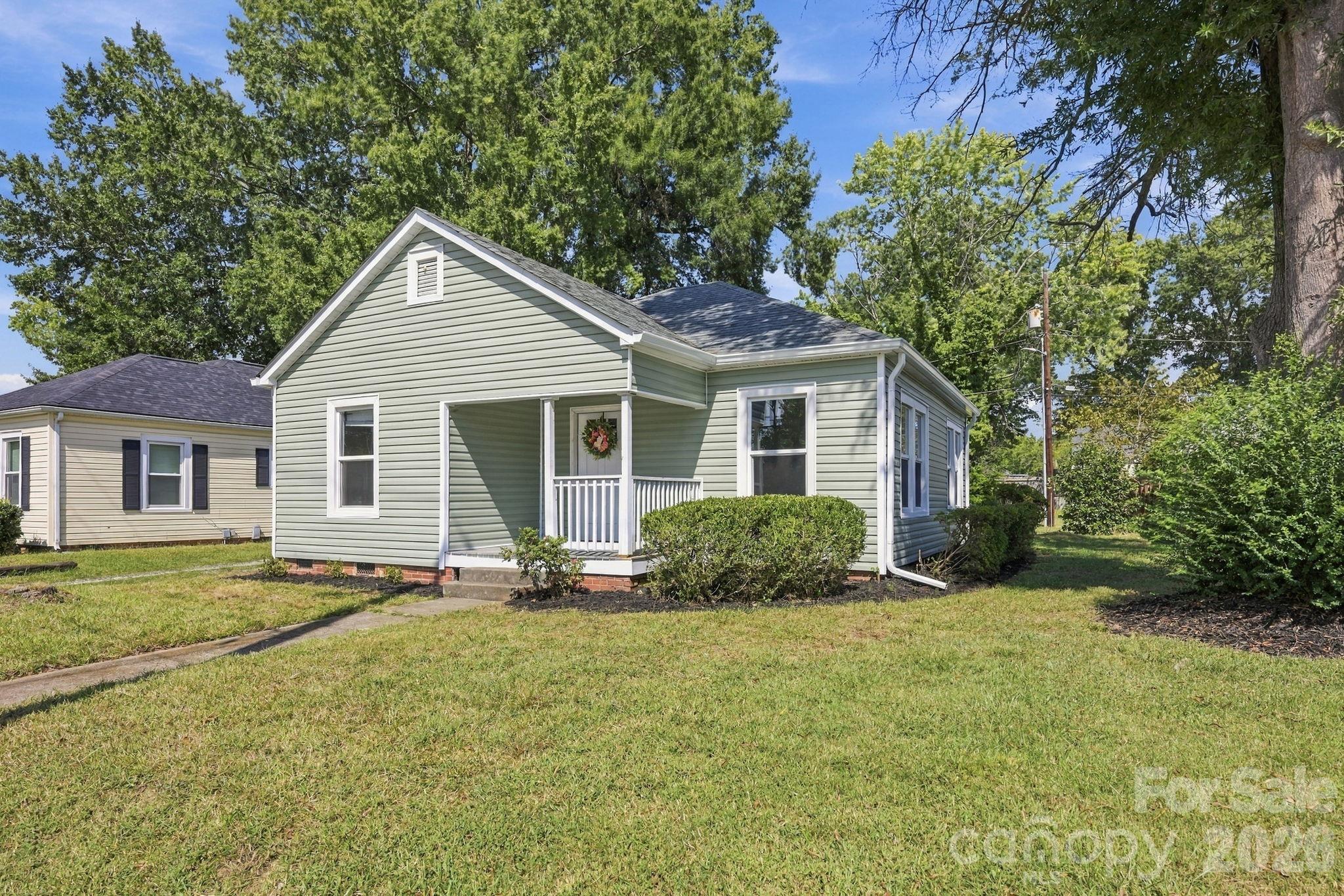 Single Family Residence at 1006 W C Street, Kannapolis, photo 2 of 20