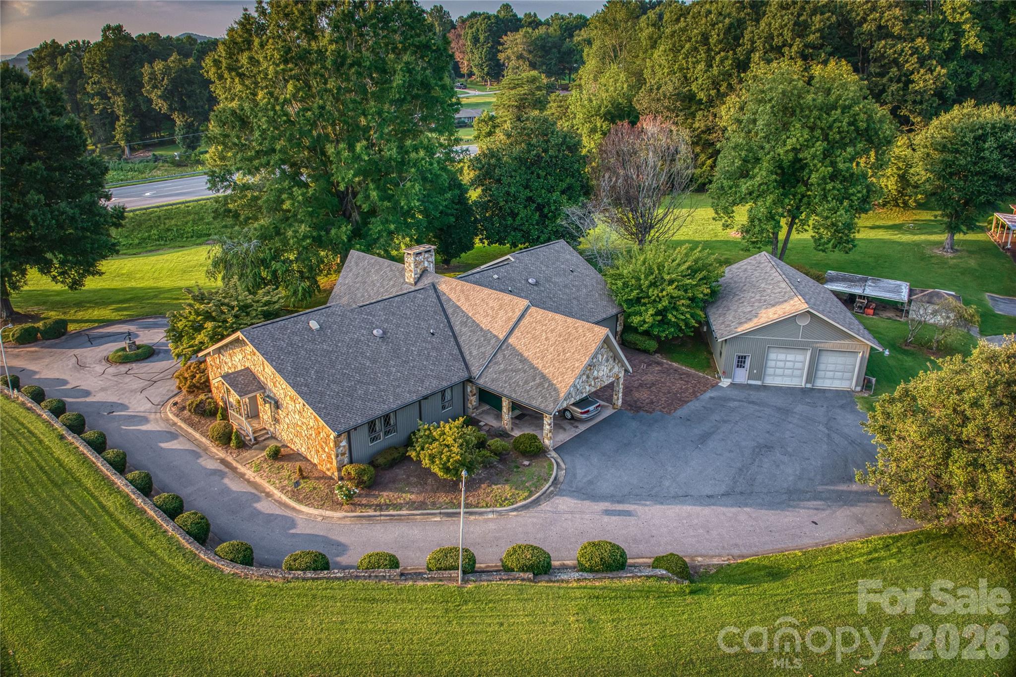Single Family Residence at 2505 Morganton Boulevard SW, Lenoir, photo 7 of 34