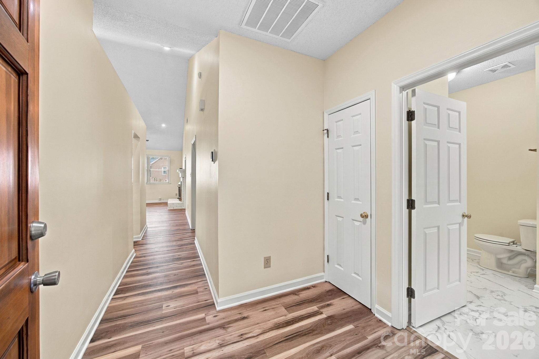 Front entry hallway - 19838 Oak Leaf Circle, Cornelius