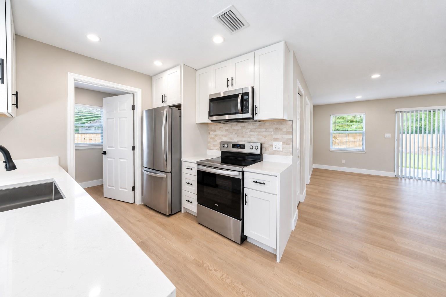 Single Family Residence at 4925 ELESE ST, ORLANDO, photo 8 of 21