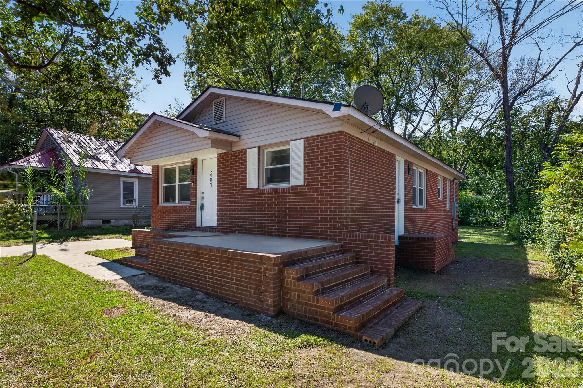 Single Family Residence at 427 Clinton Avenue, Lancaster, photo 3 of 33