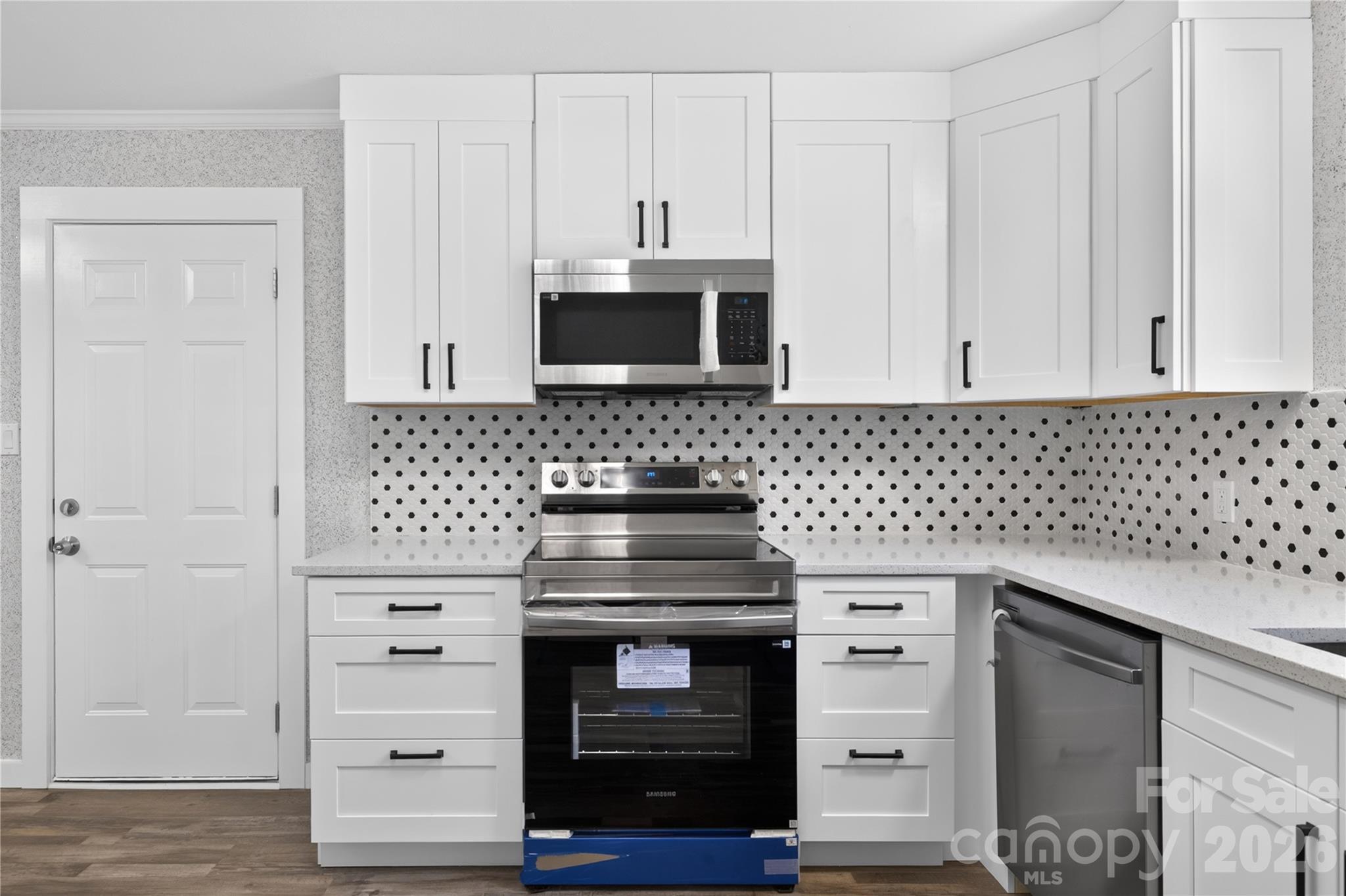 Single Family Residence at 427 Clinton Avenue, Lancaster, photo 5 of 33