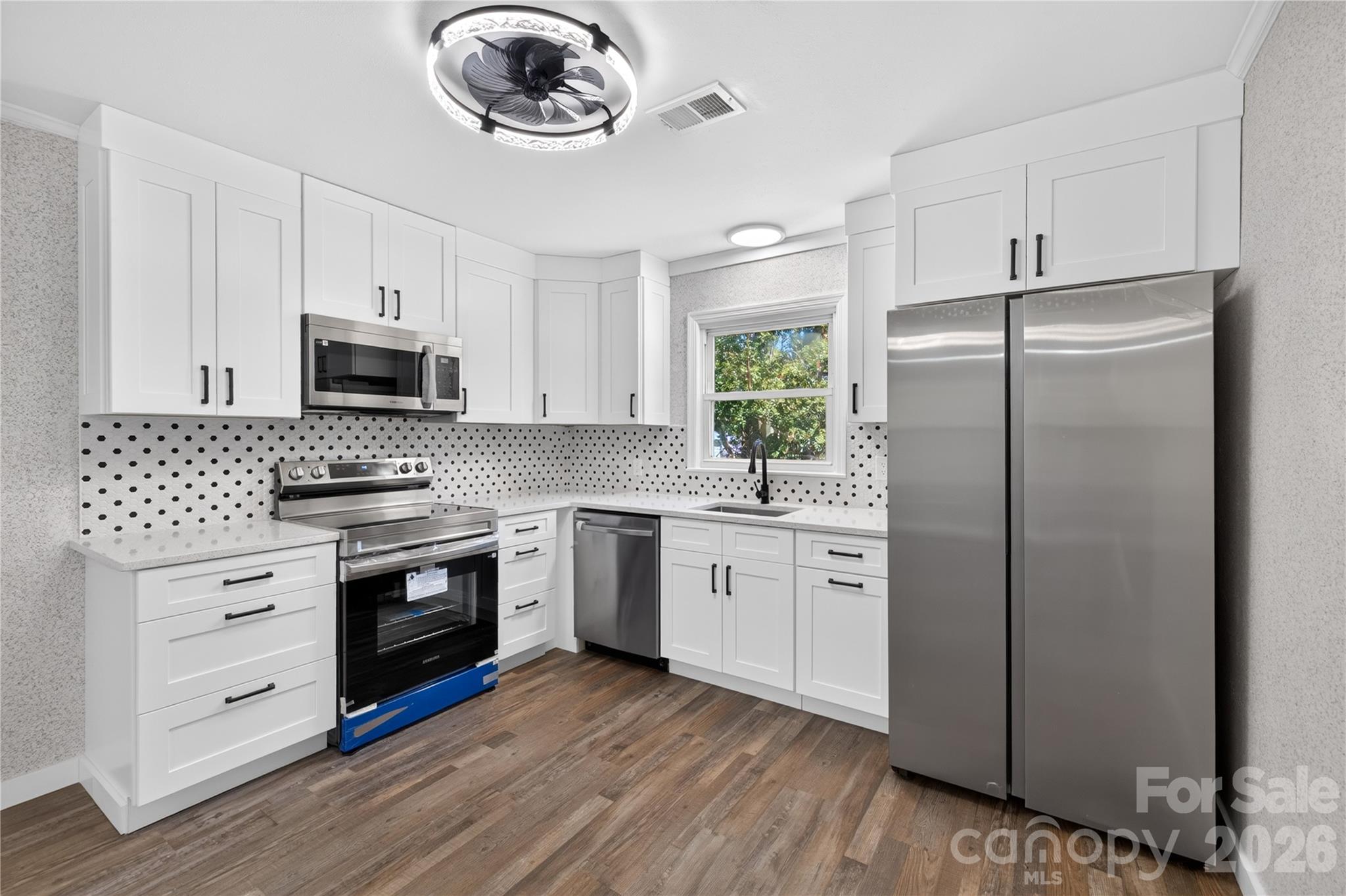 Single Family Residence at 427 Clinton Avenue, Lancaster, photo 6 of 33