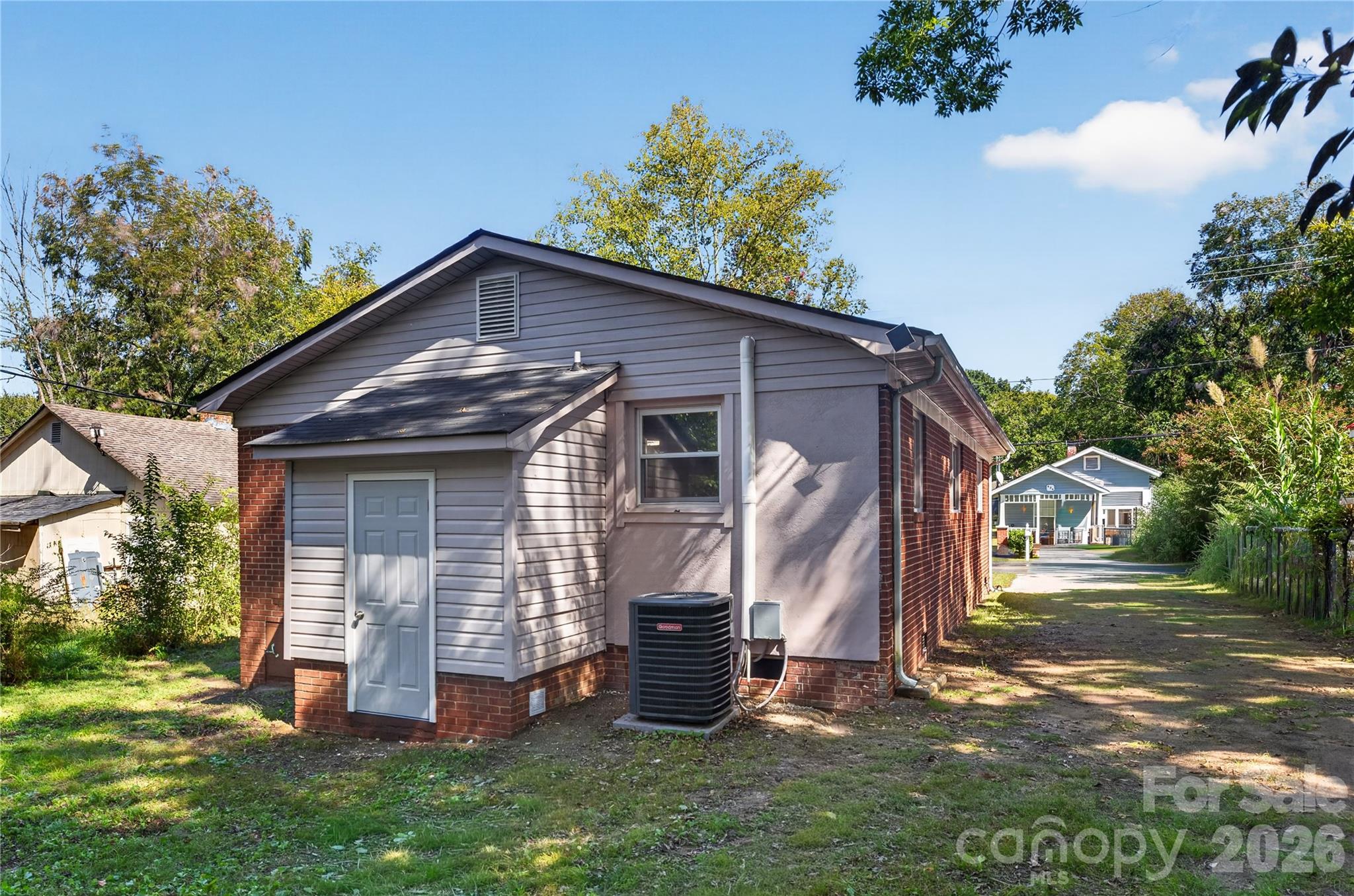 Single Family Residence at 427 Clinton Avenue, Lancaster, photo 24 of 33