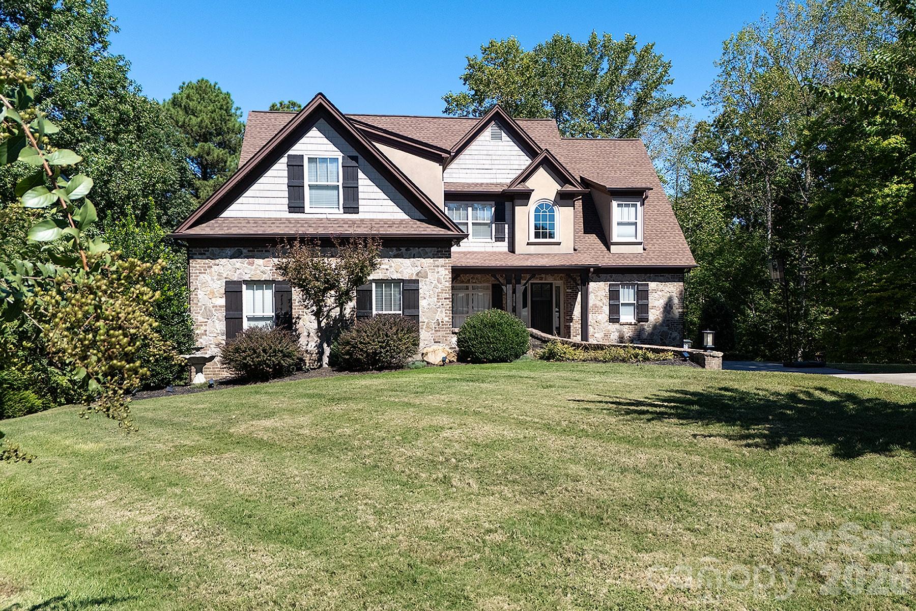 Single Family Residence at 394 Stone Cliff Lane, Lake Wylie, photo 2 of 43