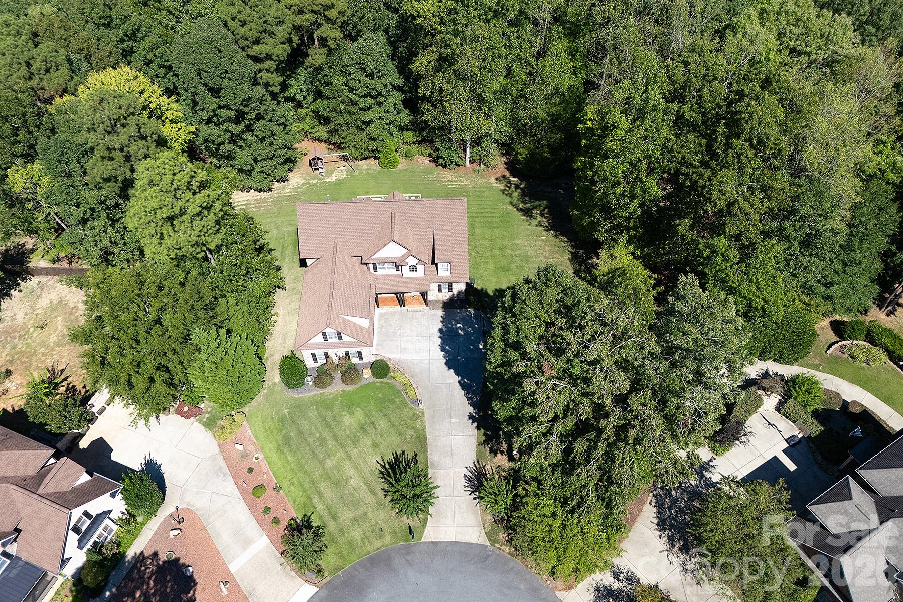 Single Family Residence at 394 Stone Cliff Lane, Lake Wylie, photo 5 of 43