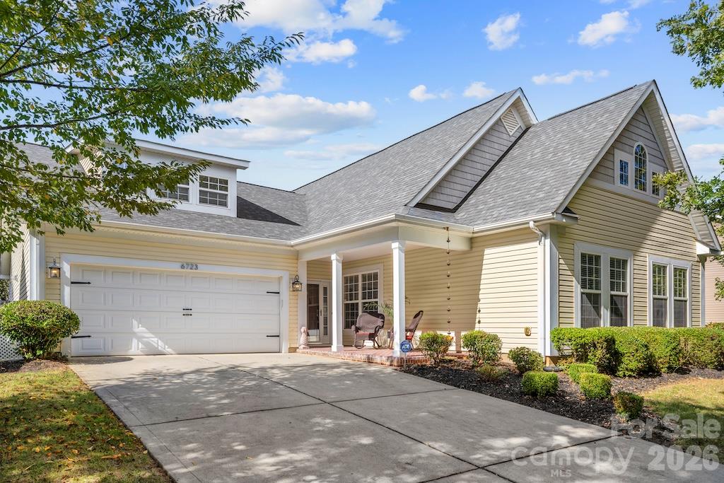 Single Family Residence at 6723 Carrington Pointe Drive, Huntersville, photo 2 of 39