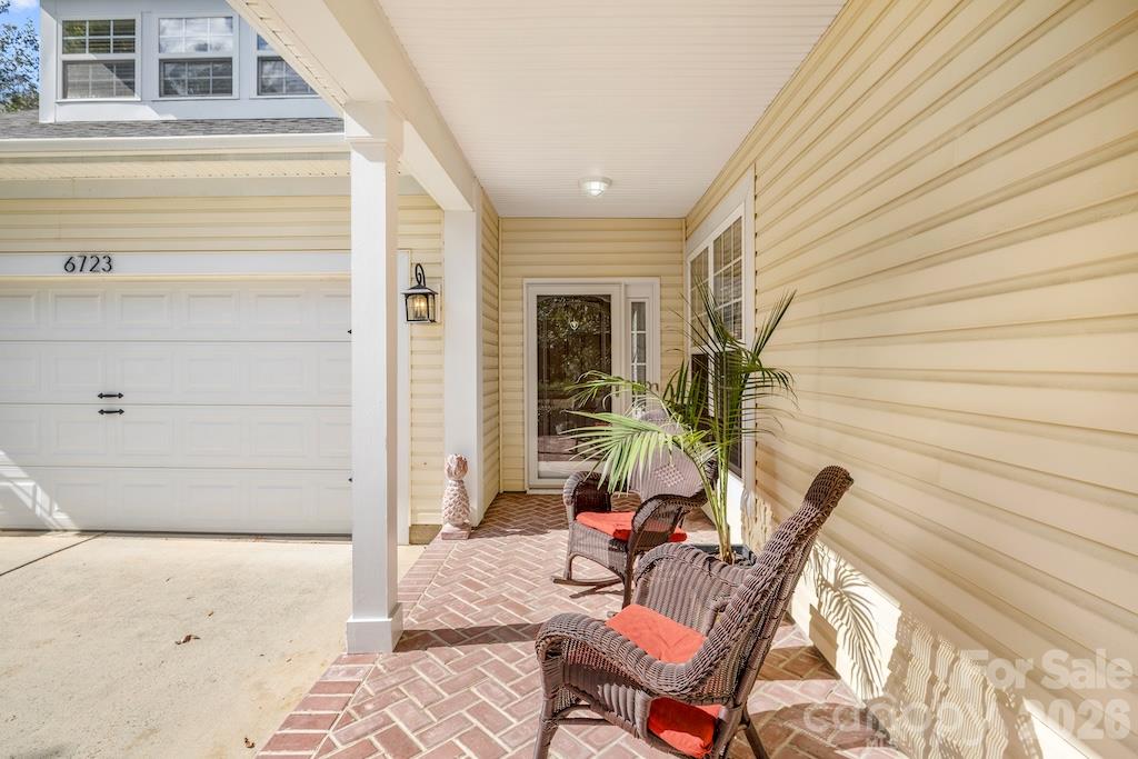 Single Family Residence at 6723 Carrington Pointe Drive, Huntersville, photo 5 of 39