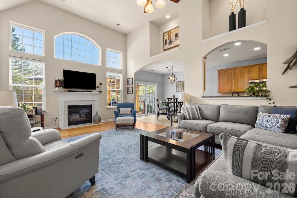 Single Family Residence at 6723 Carrington Pointe Drive, Huntersville, photo 9 of 39