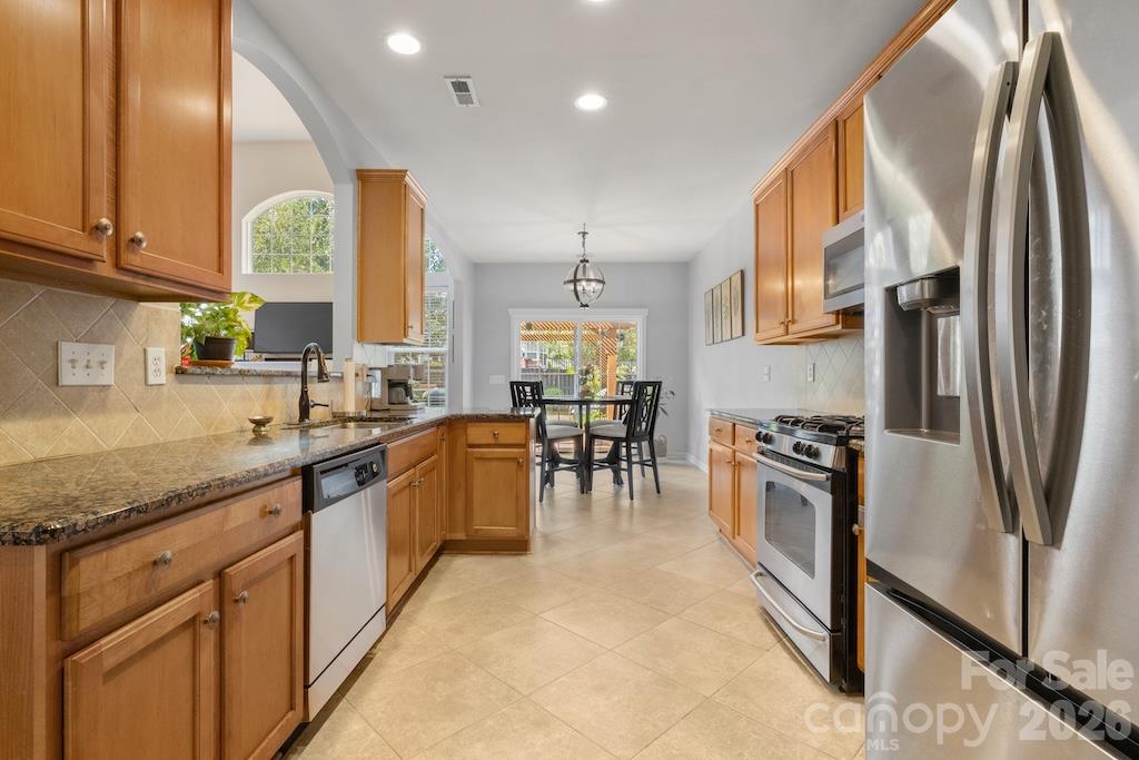 Single Family Residence at 6723 Carrington Pointe Drive, Huntersville, photo 12 of 39