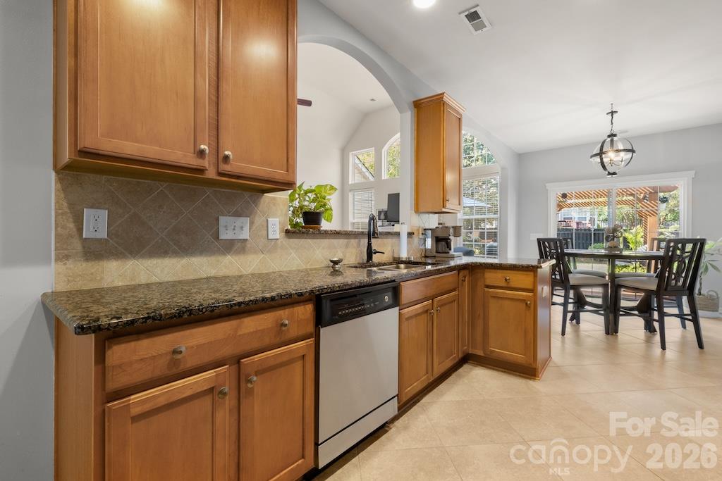 Single Family Residence at 6723 Carrington Pointe Drive, Huntersville, photo 15 of 39