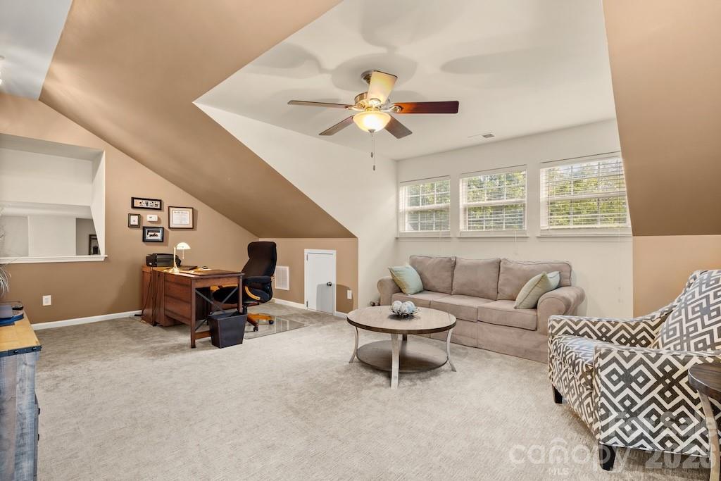 Single Family Residence at 6723 Carrington Pointe Drive, Huntersville, photo 29 of 39