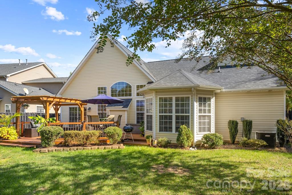 Single Family Residence at 6723 Carrington Pointe Drive, Huntersville, photo 34 of 39