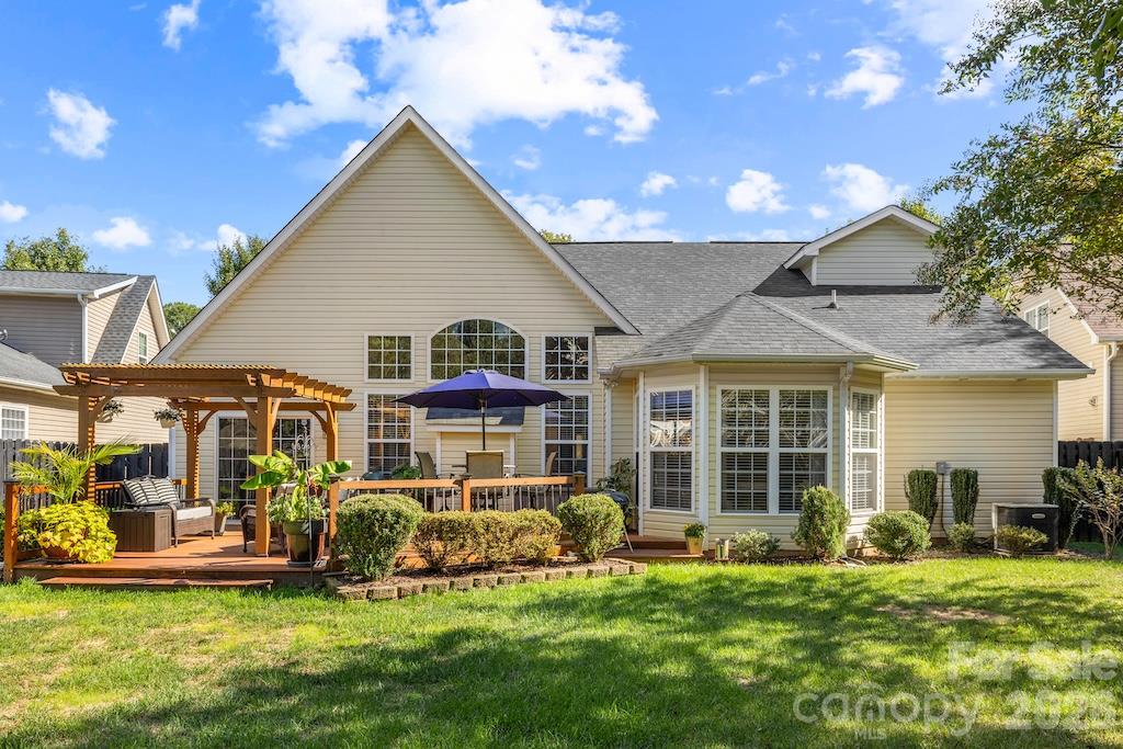 Single Family Residence at 6723 Carrington Pointe Drive, Huntersville, photo 36 of 39