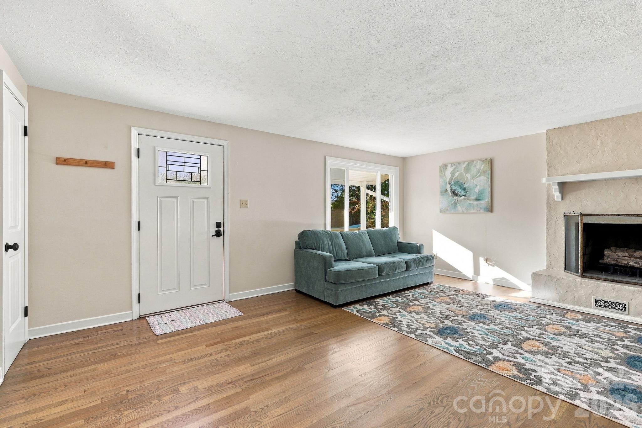 Single Family Residence at 20 Oak Leaf Lane, Arden, photo 6 of 53
