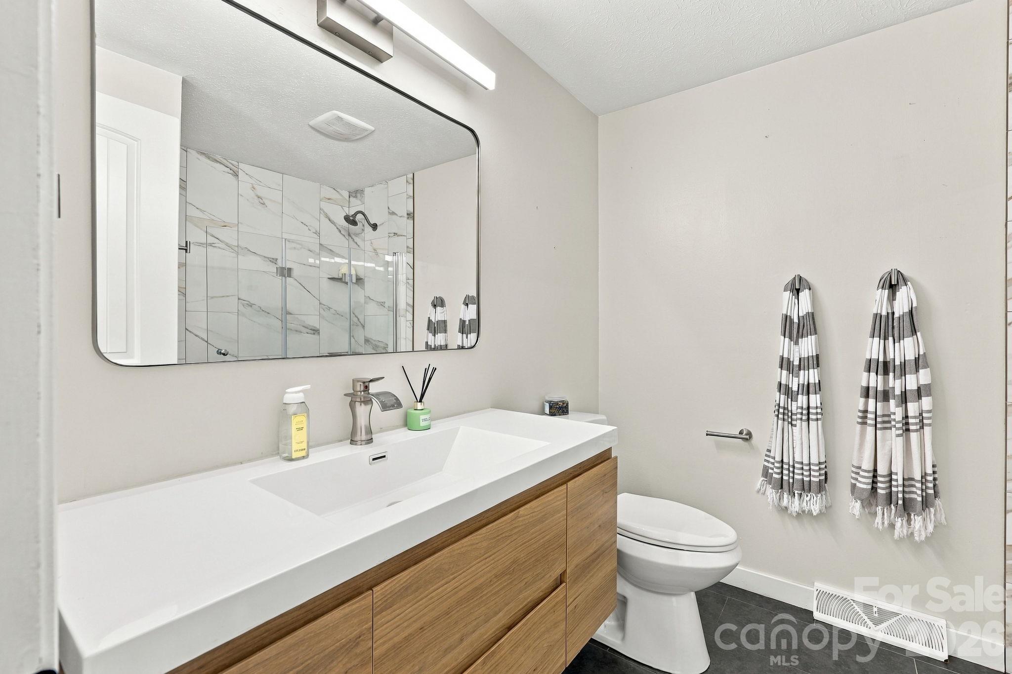 Single Family Residence at 20 Oak Leaf Lane, Arden, photo 20 of 53