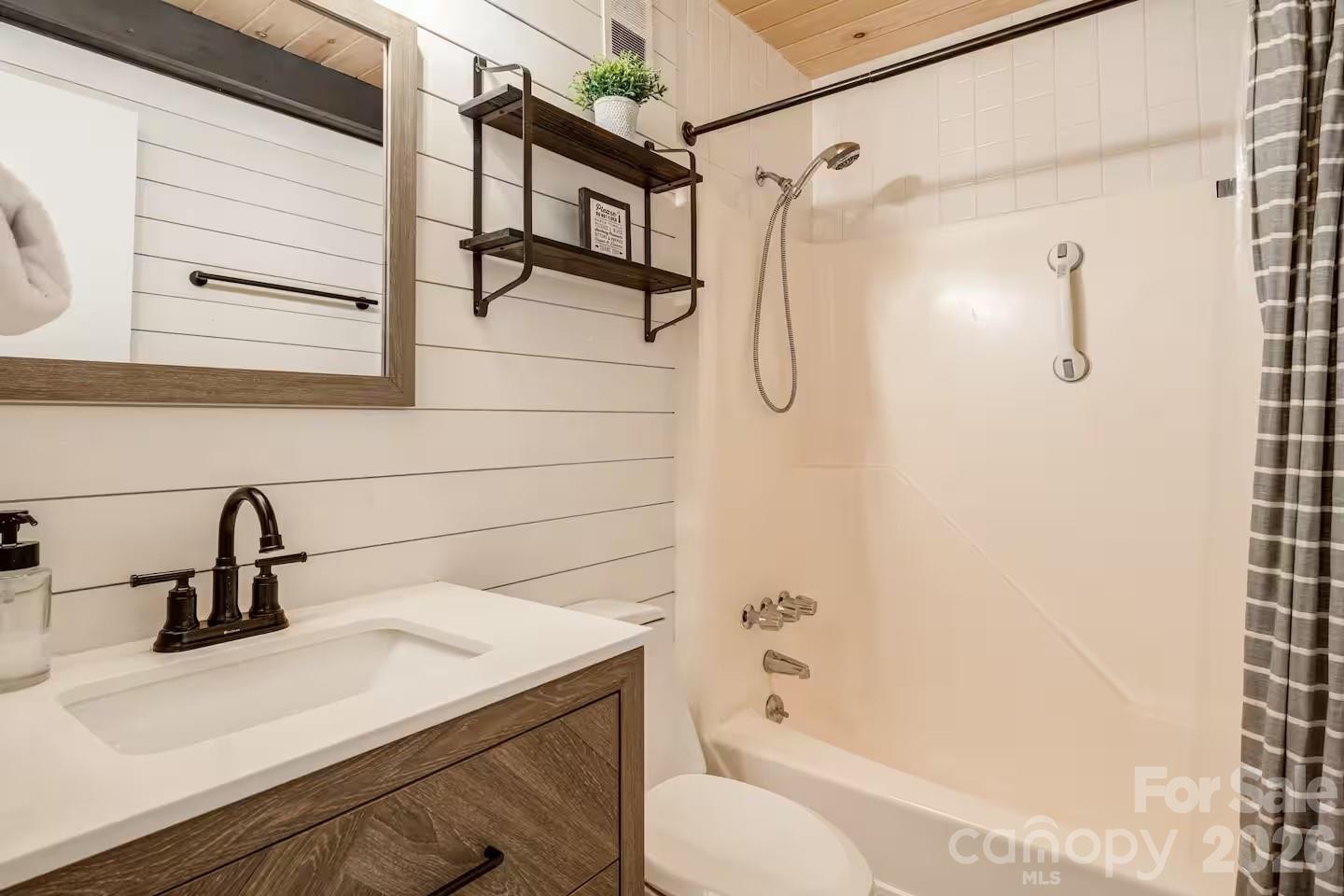 Single Family Residence at 193 Shadow Lane, Waynesville, photo 15 of 25