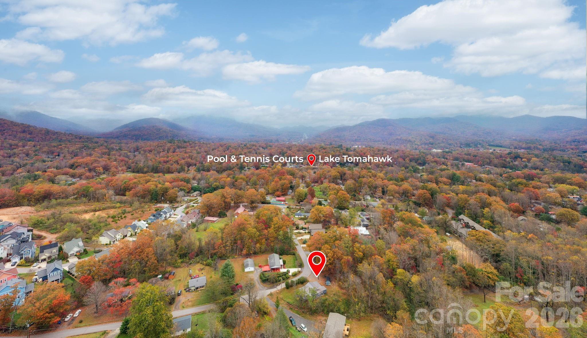 Short Walk to Lake Tomahawk, Pool and Tennis courts - 226 Mount Allen Heights, Black Mountain