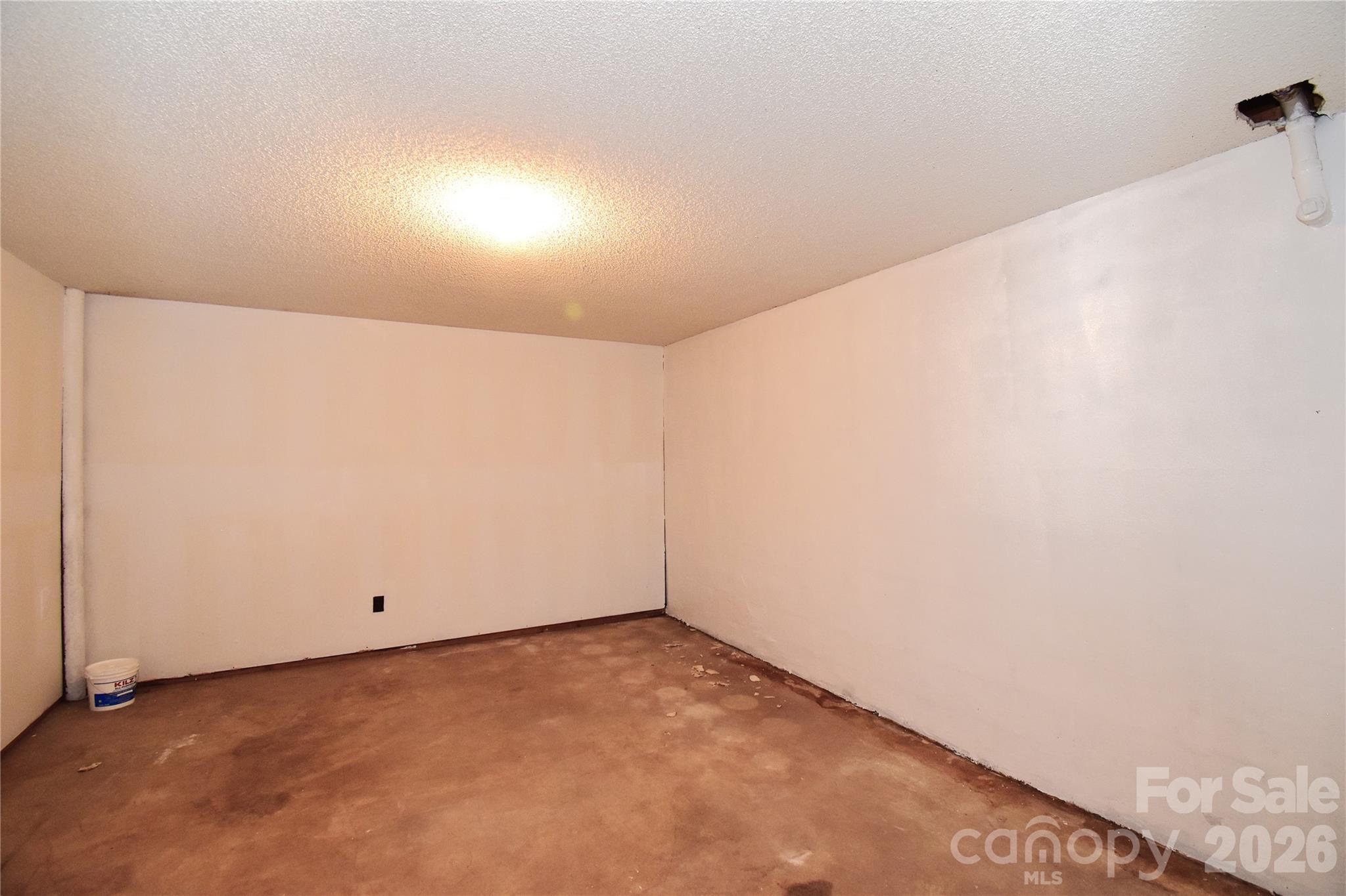 Single Family Residence at 586 Justice Ridge Road, Candler, photo 26 of 37