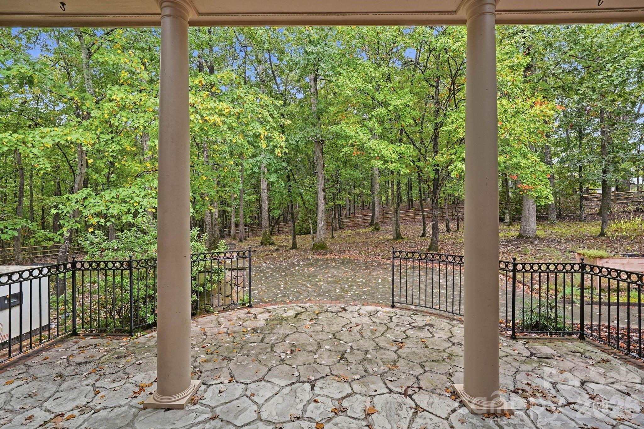 Single Family Residence at 935 Woods Loop, Waxhaw, photo 10 of 43
